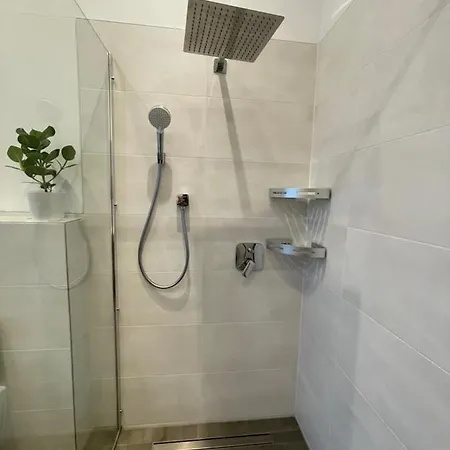 Lägenhet * Luisengruen * Magenta Tv Netflix 1gb/s Internet Wlan/wifi Waschmaschine Chemnitz