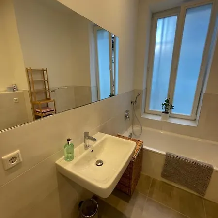 * Luisengruen * Magenta Tv Netflix 1gb/s Internet Wlan/wifi Waschmaschine Lägenhet